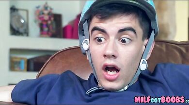 Skinny Pervert Sucked by Big-Breasted Japanese Milf