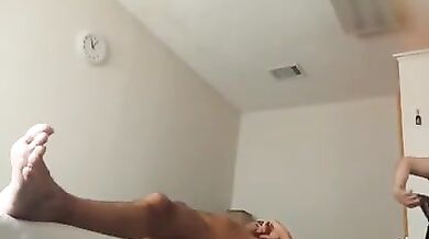 Experienced Japanese MILF Gives Relaxing Massage